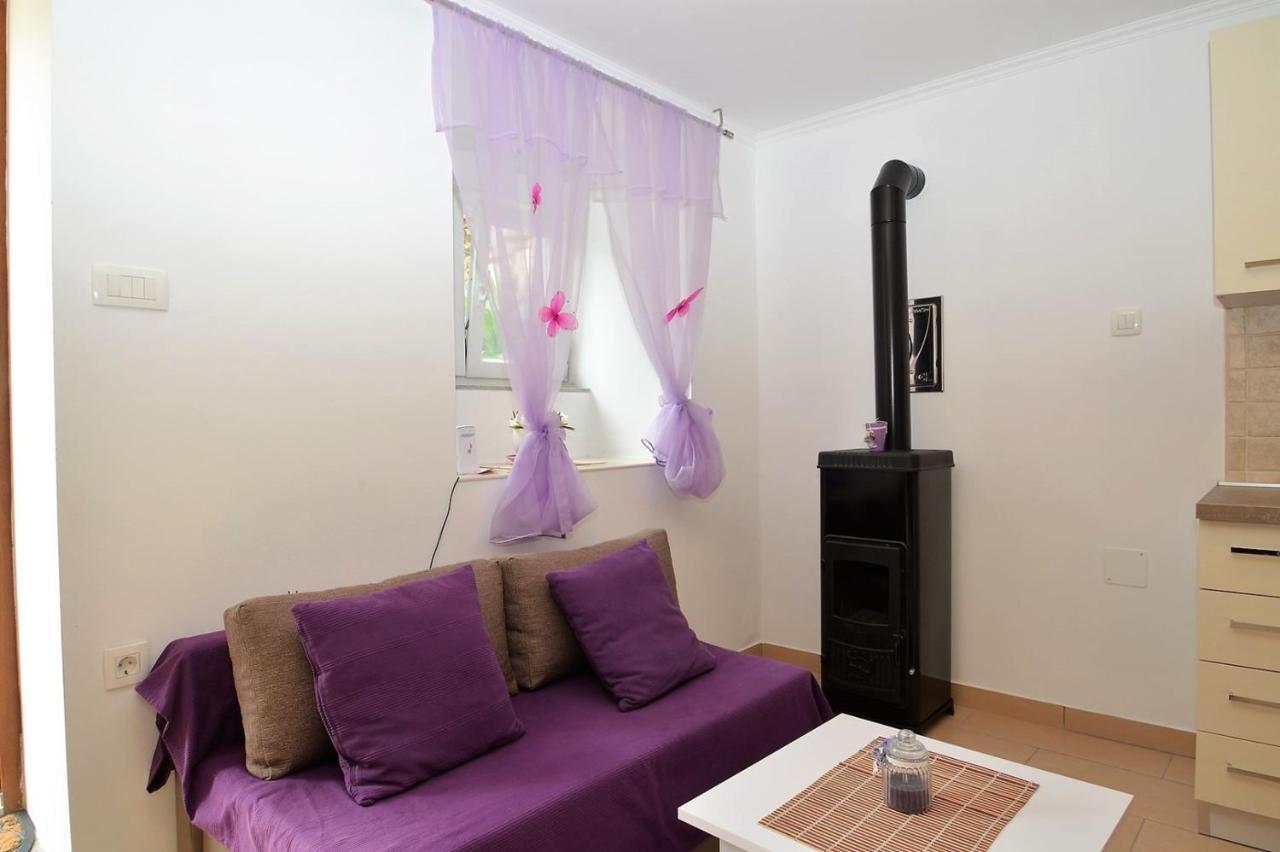 Apartment Hrasta Vrana  Buitenkant foto
