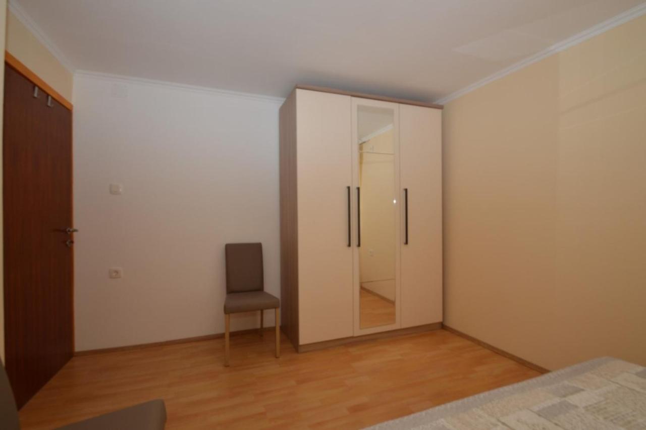 Apartment Hrasta Vrana  Buitenkant foto