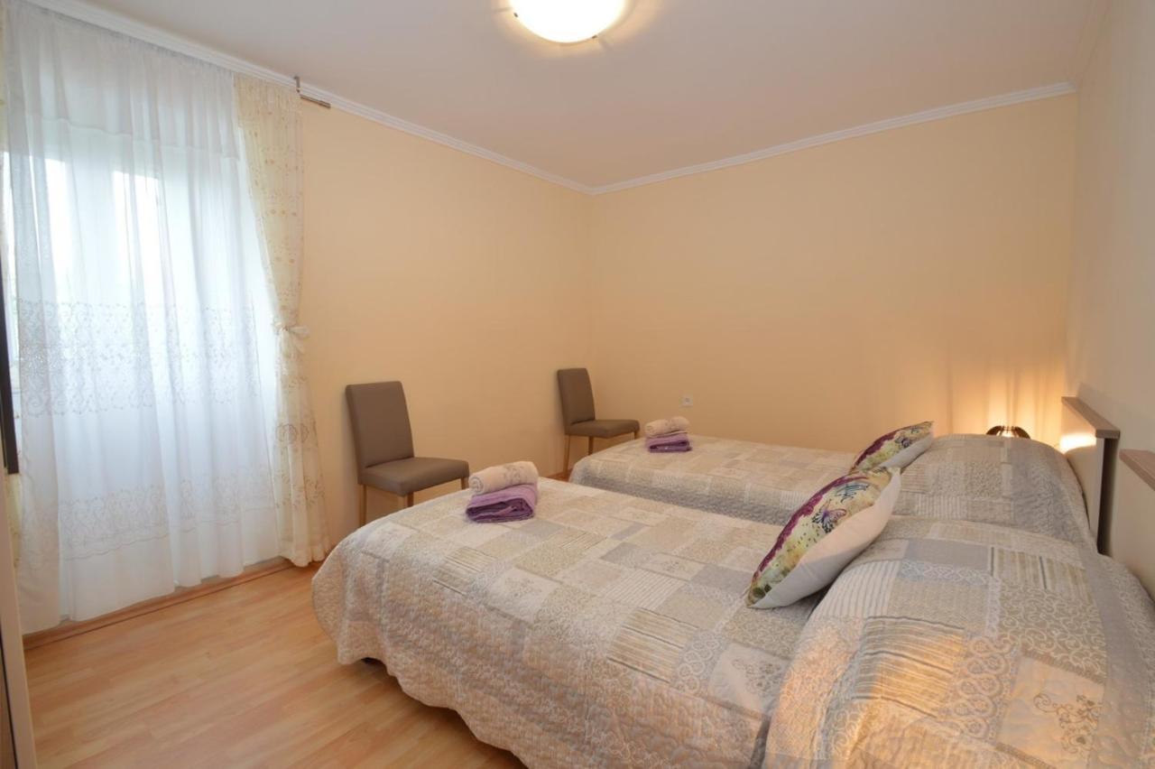 Apartment Hrasta Vrana  Buitenkant foto