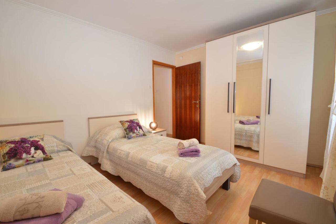Apartment Hrasta Vrana  Buitenkant foto