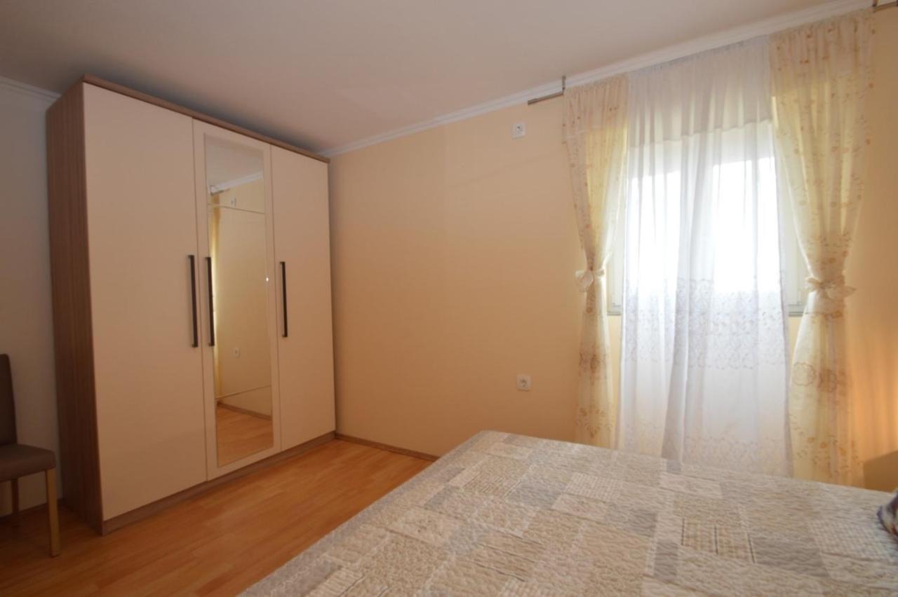 Apartment Hrasta Vrana  Buitenkant foto