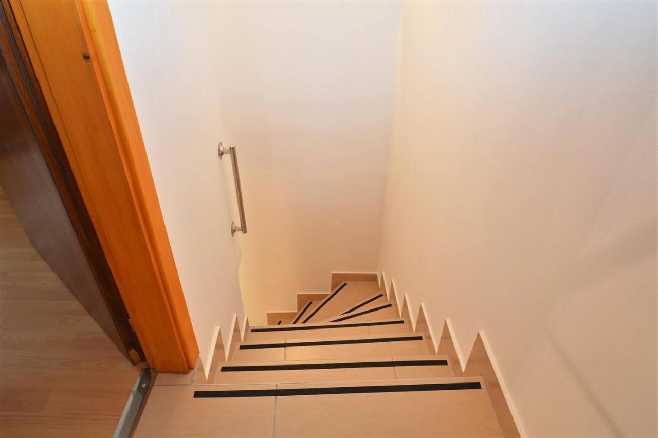Apartment Hrasta Vrana  Buitenkant foto