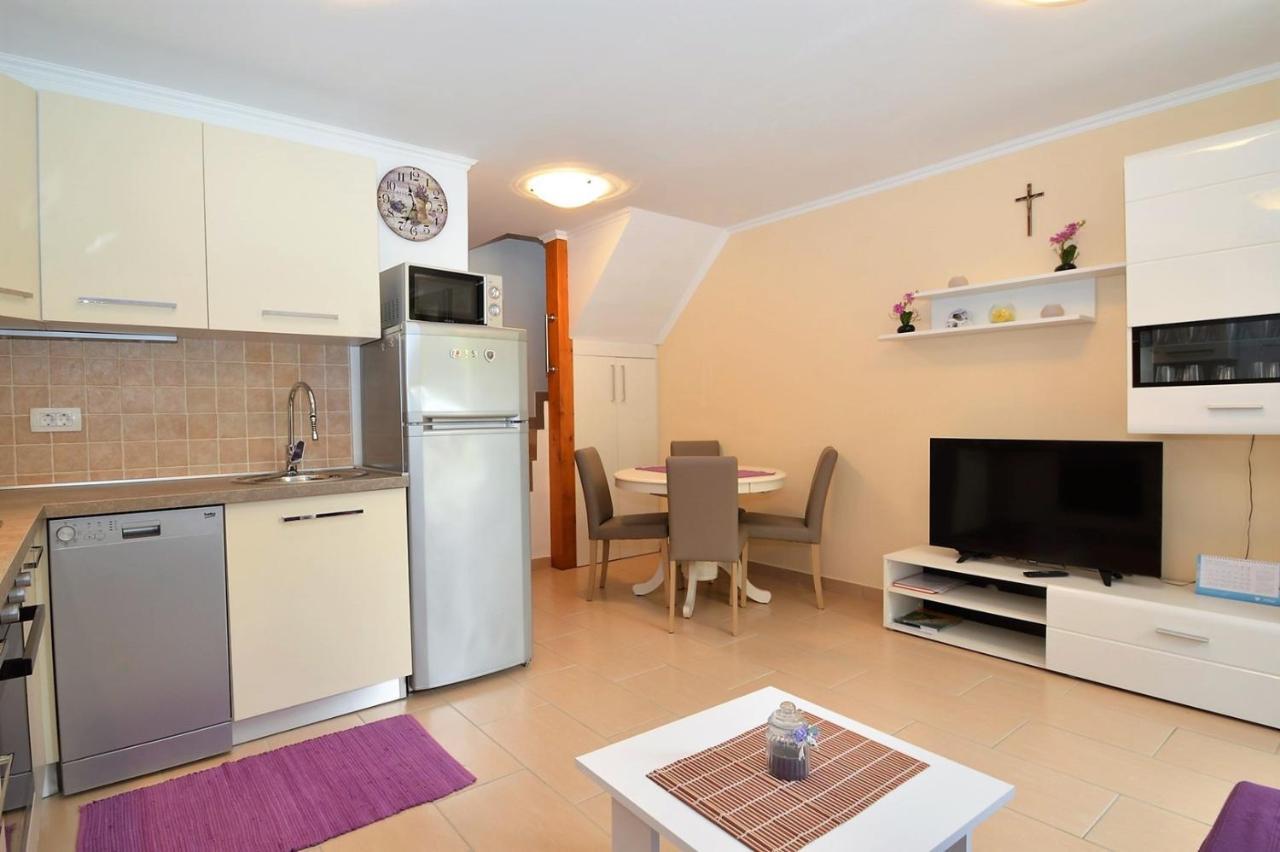 Apartment Hrasta Vrana  Buitenkant foto